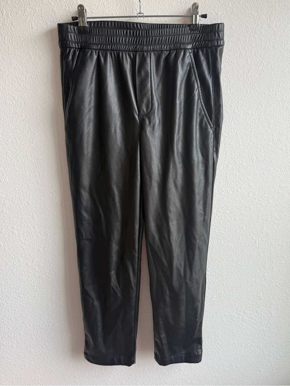 GAP Black Faux Leather Jogger Style Pants XS best fit Sm-Med